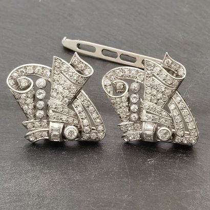 DOUBLE-CLIP brooch in platinum and 750 mm white gold featuring two geometrical passementerie...