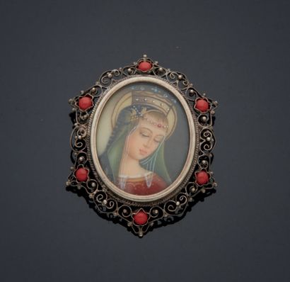 null Silver PENDANT pin set with coral cabochons representing the Virgin.
Gross weight:...