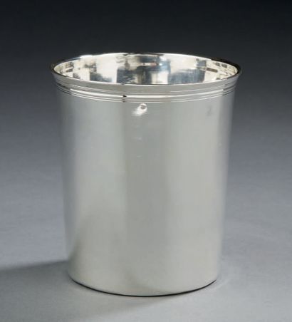 null TRONCONIC TIMBAL with flat bottom in silver.
Paris 1819-1838.
Weight: 107,7...