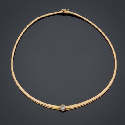 null FLEXIBLE NECKLACE in yellow gold 750 mm, with a modern cut diamond (shock, cleavage,...