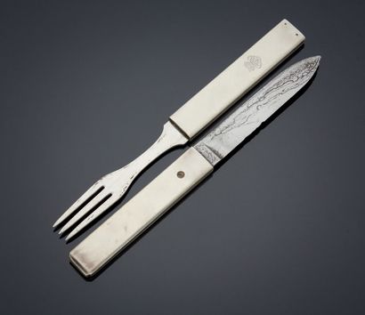 KELLER Silver traveller's cutlery.
Monogrammed.
Gross weight: 105,2 g. 
 (missin...