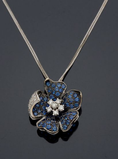 null White gold pansy pendant, the pistil set with brilliant-cut diamonds, the petals...