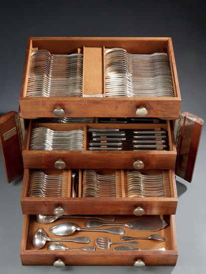 HENIN et Cie Silver household set with a slightly poly-lobed spatula, contained in...