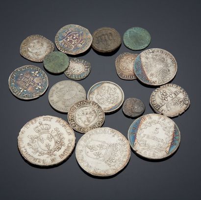 null ENSEMBLE DE MONNAIES ROYALES ET MODERNES en argent et bronze.
Poids des pièces...