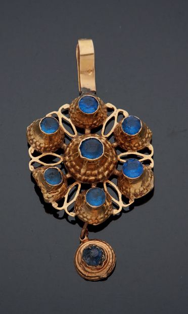 null Yellow gold pendant 750 mm with openwork, decorated with blue imitation stones.
Regional...