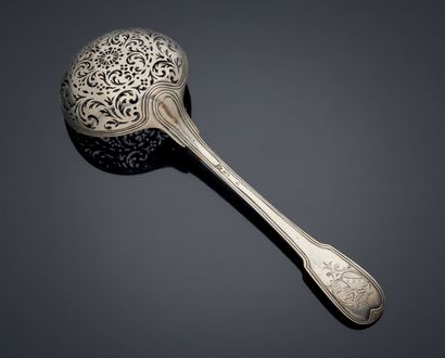 null SUGAR SPOON in silver, the spatula engraved with a Marquis coat of arms.
Provincial...