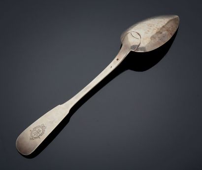 null * RAGOUST SPOON in silver, uniplat model, the spatula engraved with a monogram.
Minerve...