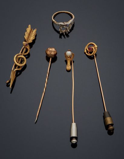 null LOT OF 750 mm gold REVERSE PINGLES, one with a red stone in the centre weighing...