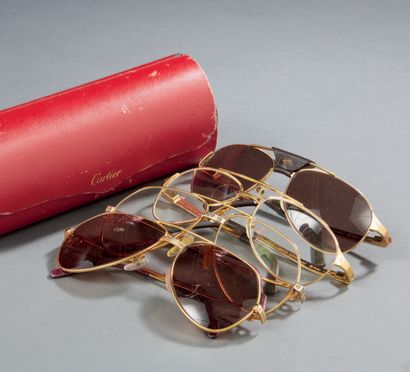 CARTIER Set of four pairs of sunglasses in gilded metal.
Without case.