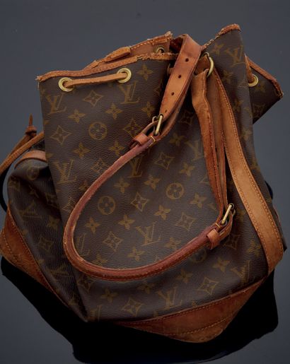 LOUIS VUITTON Noé" bag in Monogram canvas and natural leather, closing by a sliding...