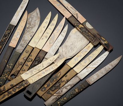 null SET OF FOURTEEN SERVING KNIVES, the handles with japanese decorations of aminals...