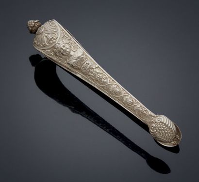 null A silver repoussé SUGAR PENCIL with neo-classical design.
Paris 1819-1838.
Weight:...