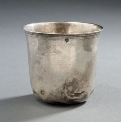 null CURON TIMBALE in silver, the drinker underlined by nets.
Orléans 1780-1782.
Master-gilder:...