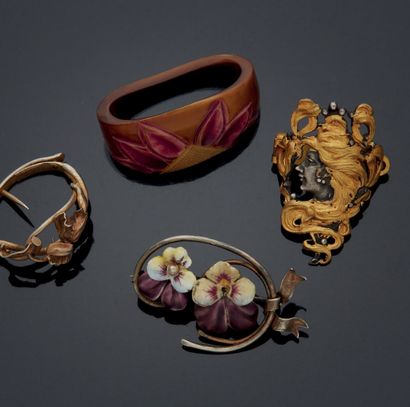 null SET comprising two silver headbands and a brooch decorated with flowers and...