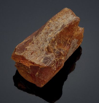 null ELEMENT in raw amber.
Weight: 158 g. 
 Dim.: 10 x 6 cm
