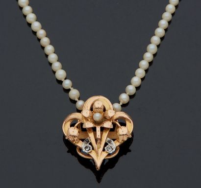 null RECOMPOSED OBJECT consisting of a necklace made of small freshwater cultured...