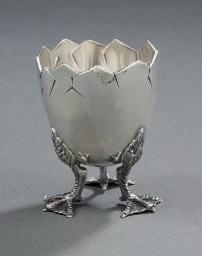 PUIFORCAT Silver egg cup resting on three hen's feet.
Minerve hallmark.
Goldsmith:...