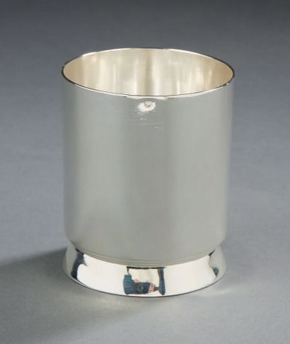 PUIFORCAT Silver kettle on a base in the Art-Deco style.
Minerve hallmark.
Goldsmith:...