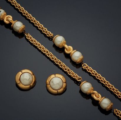 CHANEL Fancy set composed of a necklace and a pair of earrings in gold metal and...