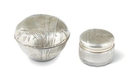 null Silver TOILETTE SERVICE composed of a round glass and metal box and a round...