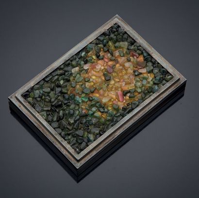 null Metal box set with decorative stones on the lid.
Dim.: 7 x 10 cm.
Gross weight:...