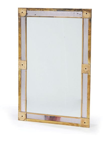 MURANO Miroir en laiton et verre teinté rose
123 x 82 cm
(Usures)