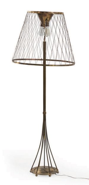 TRAVAIL FRANÇAIS Gilded brass floor lamp composed of seven curved rods and a circular...