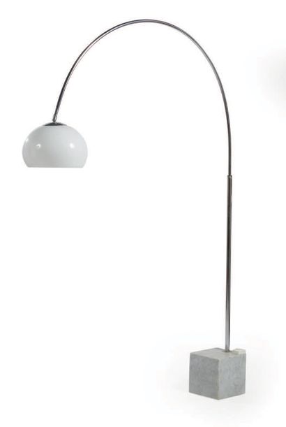TRAVAIL ITALIEN Floor lamp with curved adjustable cylindrical shaft in chromed metal...