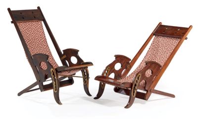 TRAVAIL ANGLAIS 1950 
Pair of varnished wood deckchairs, fabric with geometric patterns
H...