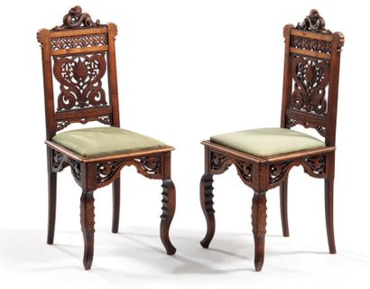 TRAVAIL VERS 1890 Gabriel VIARDOT, dans le goût de Paire de chaises en hêtre teinté...