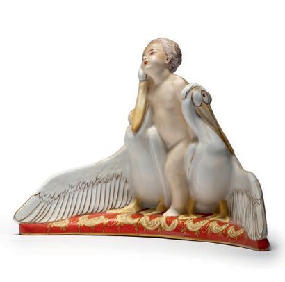 PIERRE TRAVERSE (1892- 1979) pour ALADIN LUXE Paire de sculptures en porcelaine émaillée...