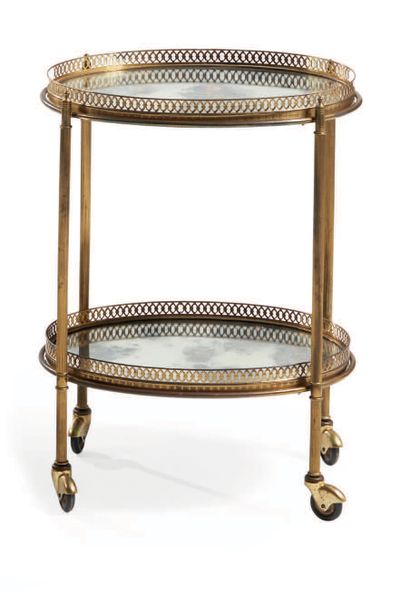 Maison JANSEN, attribué à Pair of brass rolling dessert tables with two removable...