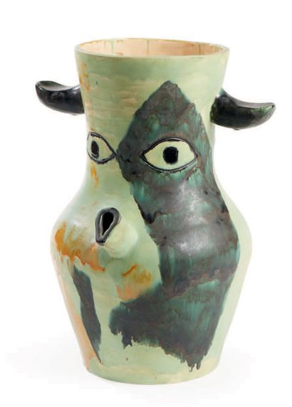 TRAVAIL 1960 
Glazed ceramic jug showing a bull
H : 24 cm