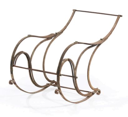 TRAVAIL DES ANNÉES 1930-1950 
Wrought iron rocking chair
H : 83 W : 69 D : 104 cm
(Oxidation)
Provenance...