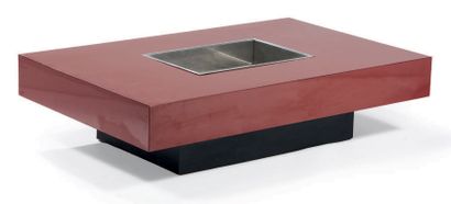 WILLY RIZZO, attribué à Red lacquered wood coffee table with a chrome-plated metal...