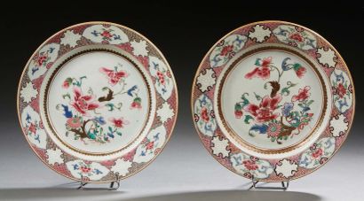 CHINE Two porcelain plates of circular shape decorated in Famille Rose enamels with...