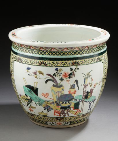CHINE A large circular porcelain cache pot decorated in polychrome enamels with flowers...