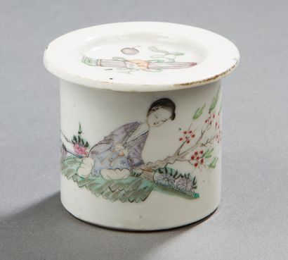 CHINE Porcelain covered pot with enamelled decoration of a woman and a poem.
Republic...