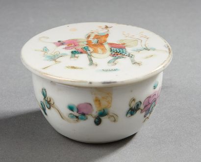 CHINE A circular covered porcelain box decorated in Famille Rose enamels with the...