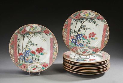 CHINE Ten circular porcelain plates decorated in famille rose enamels with scrollwork...