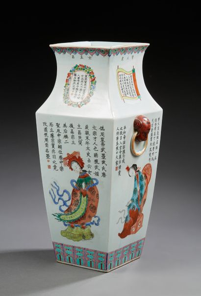 CHINE Porcelain vase of quadrangular shape decorated in Famille Rose enamels with...