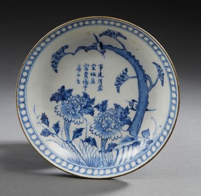 CHINE pour le Vietnam Circular porcelain dish decorated in blue underglaze with birds...