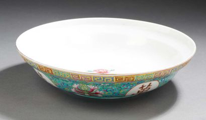 CHINE Circular porcelain bowl decorated on the outside with lotus flowers alternating...