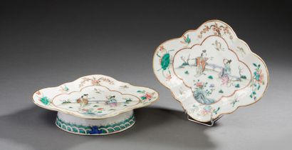 CHINE Two circular bowls on pedestal decorated in polychrome with figures in landscapes...