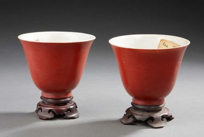 CHINE Paire de gobelets en porcelaine à glaçure sang de boeuf.
XIXe siècle