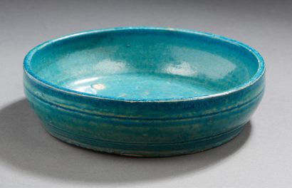 CHINE * Coupe circulaire en biscuit émaillée turquoise
XVIIIe - XIXe siècle Diam....