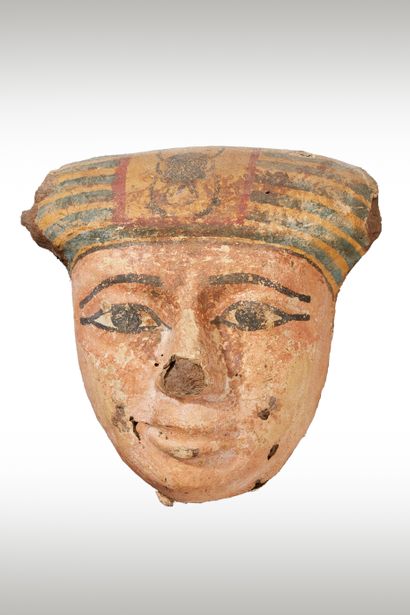 null 
EGYPTE

Masque de sarcophage représentant le visage d’une femme à la carnation...