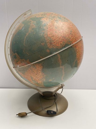 null Globe terrestre électrifié

H. : 60 cm

(Accidents et manques)