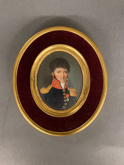 null Ecole française du XIXe siècle.

Portrait de militaire.

Miniature à vue ovale

Dim....