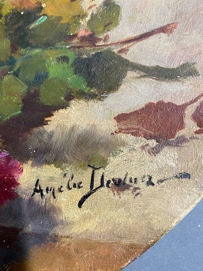 null Amélie DEWUEZ 

Grand plat circulaire en platre peint à décor d'une "Nature...